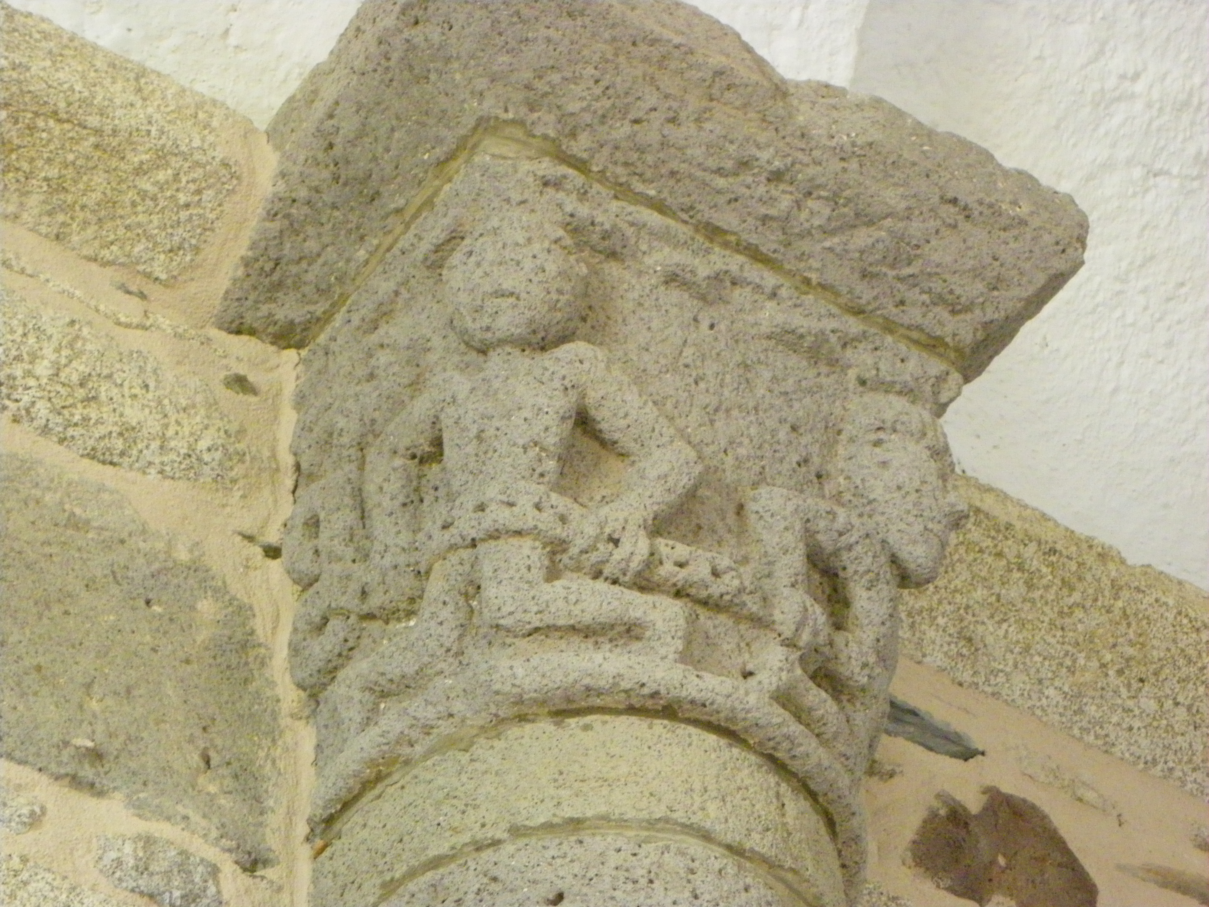 Chapiteau sculpté