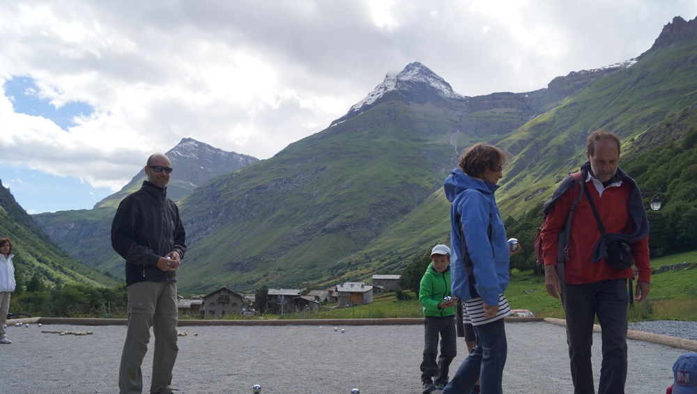 Image bonneval-sur-arc-terrain-petanque