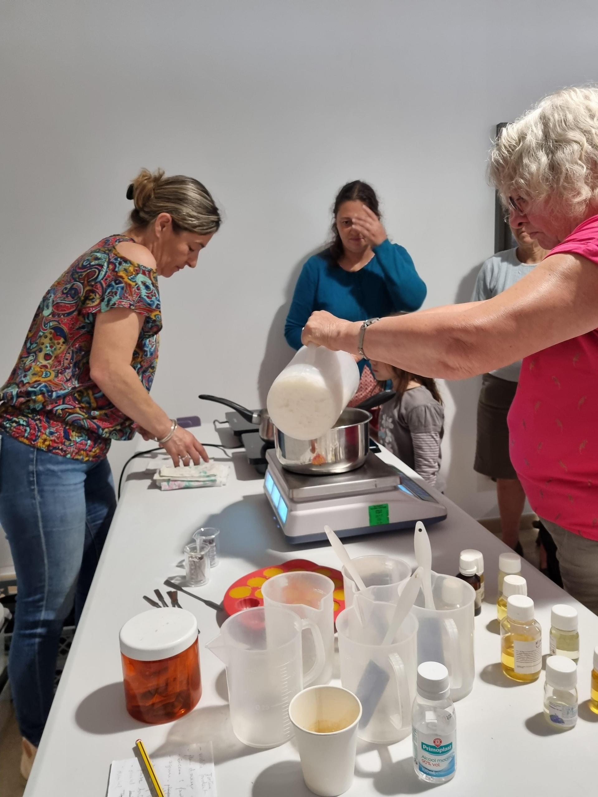 Atelier fabrication d'un dentifrice et déodorant à l'argile à la Maison du Kaolin