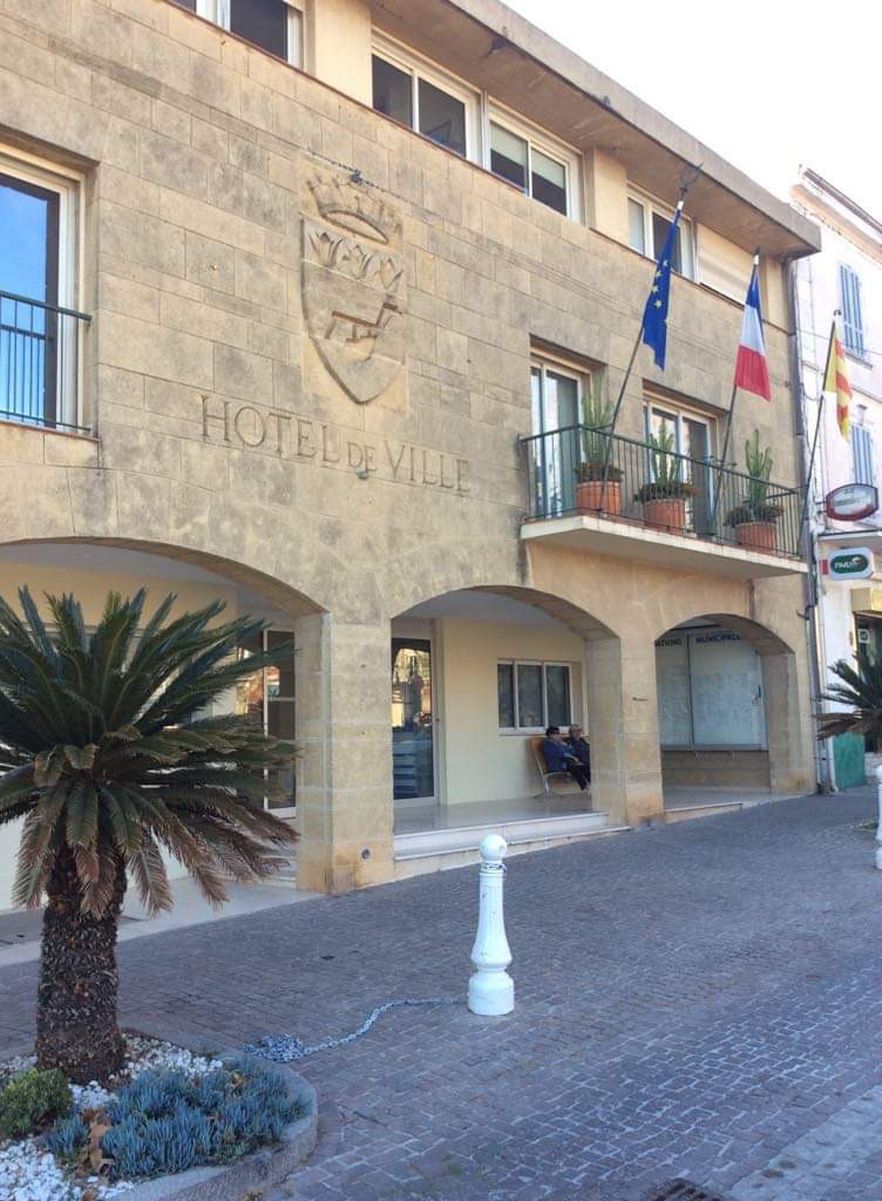 Mairie de Carqueiranne (Carqueiranne) ProvenceAlpesCôte d'Azur Tourism