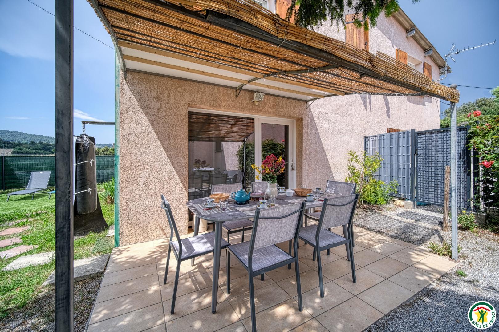 Terrasse équipée