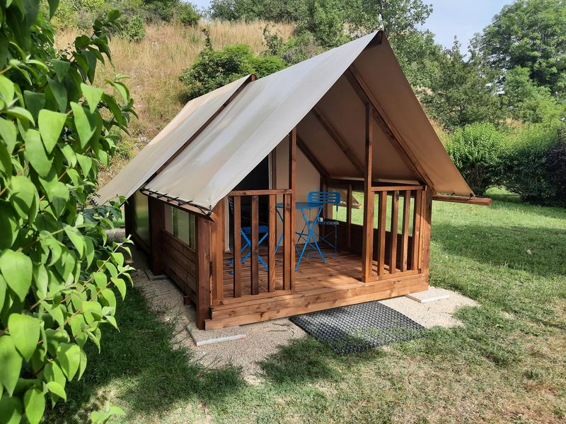 Camping municipal* La Rivoirette - Morestel - Viarhôna - Balcons du Dauphiné