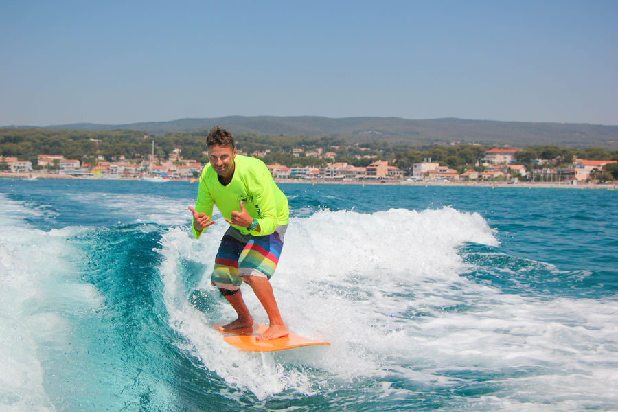 Découverte du wake surf | Office de Tourisme de Saint-Cyr-sur-Mer Découverte du wake surf