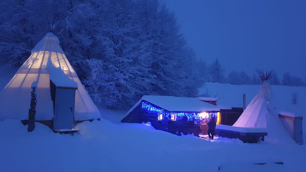 Village tipi sous la neige