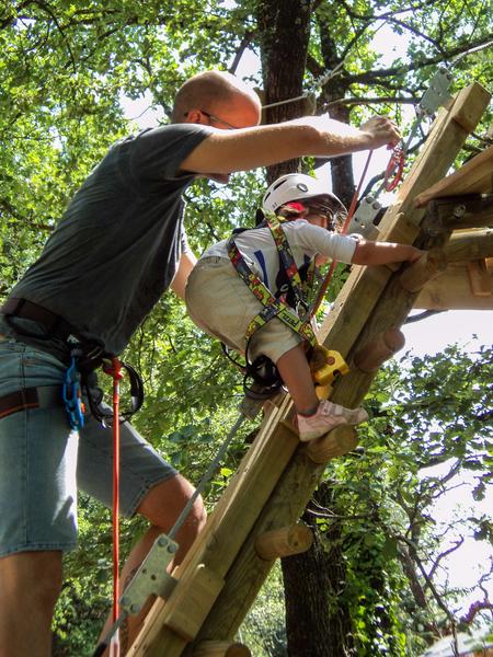 Parcours dans les arbres avec Joncas Aventure