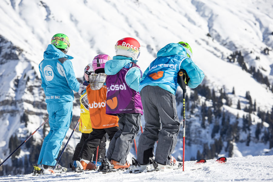 Group or individual ski / snowboard lessons for children aged 3 to 16