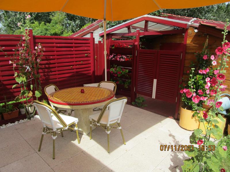 Terrasse individuelle devant chambre