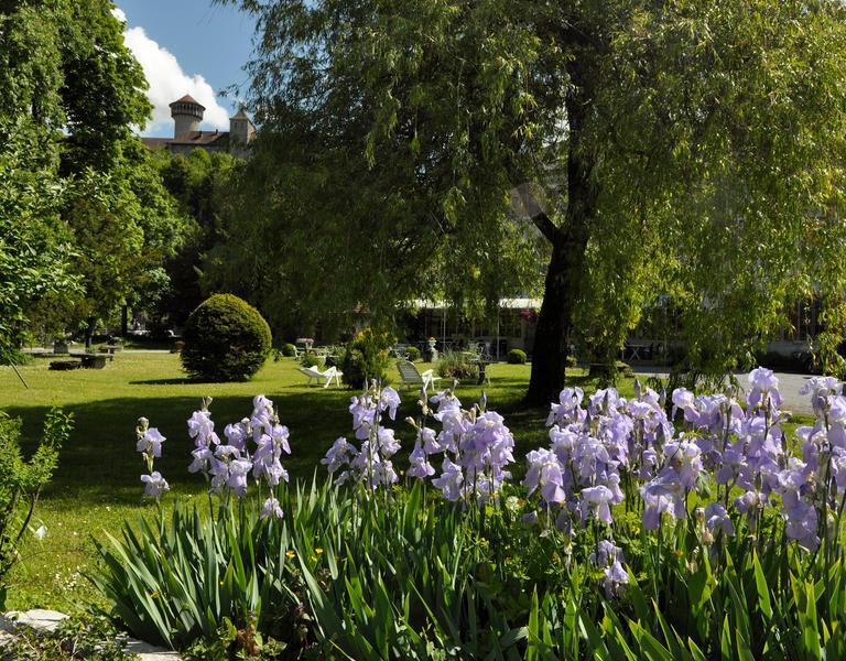 Faverges Hôtel du parc jardin fleurs