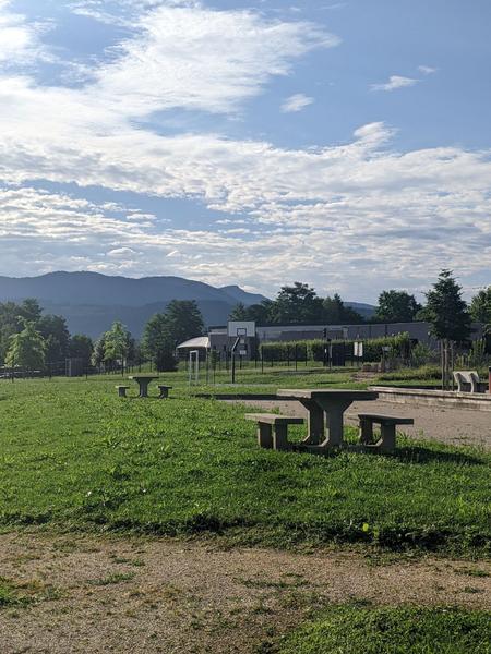 Aire de pique nique parc St-Jean d'Avelanne