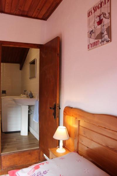 Gîte Chez Memene-Chambre double Cabinet de toilettes-Valdeblore-Gîtes de France des Alpes-Maritimes