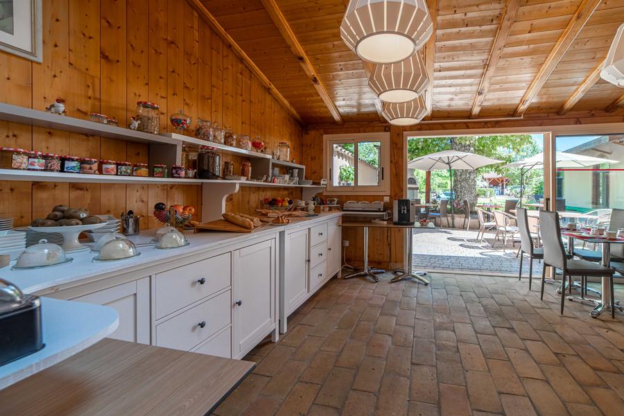 Salle de Restaurant à l'Hôtel Spa le Coq Dort à Châtillon sur Chalaronne