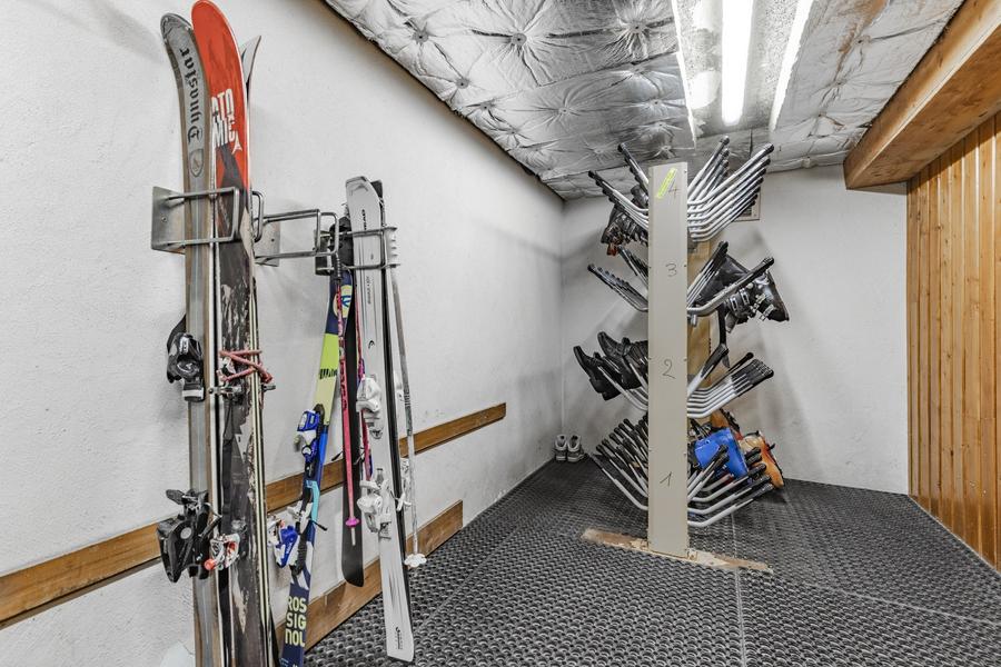 LOCAL A SKIS ET VELOS