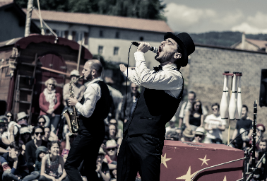 Ça roule ma boule - © Julien drogul Mercredi Spectacle Guinguette_Saint-Bonnet-en-Champsaur - © Julien drogul