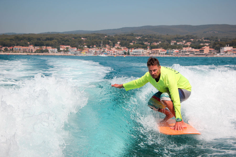 Découverte du wake surf | Office de Tourisme de Saint-Cyr-sur-Mer Découverte du wake surf