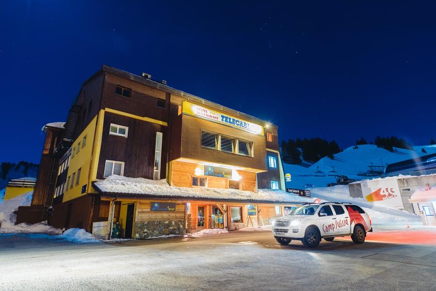 The Télécabine at night