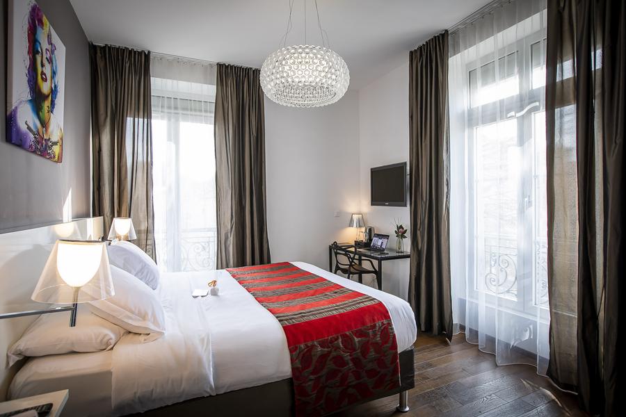 Chambre double avec 2 baies vitrées