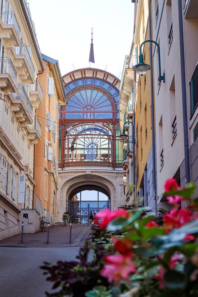 Buvette vue rue piétonne