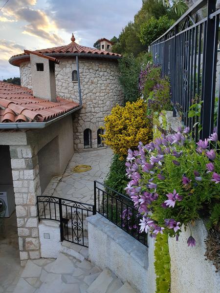 Gîte Villa Bel Horizon-Patio d'entrée-Eze-Gîtes de France des Alpes-Maritimes