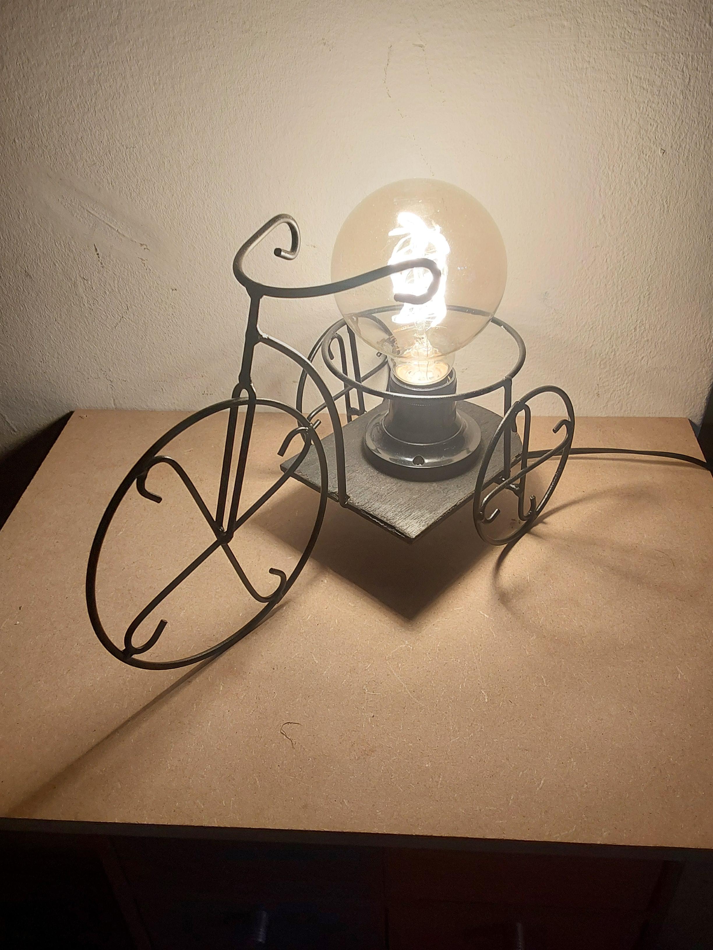 La Luciole et la Lampe_Sainte-Geneviu00e8ve-des-Bois