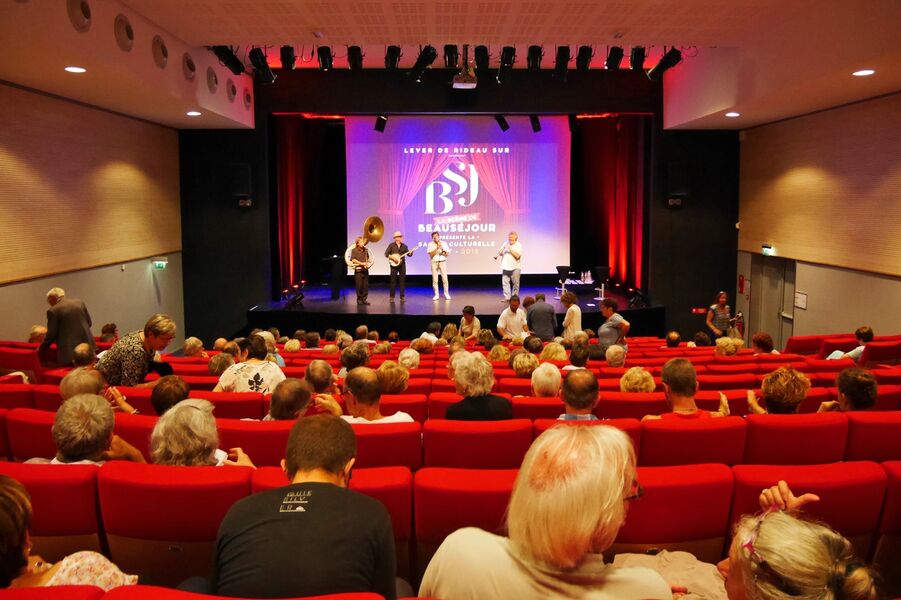 Salle de spectacle climatisée de 300 places de Beauséjour