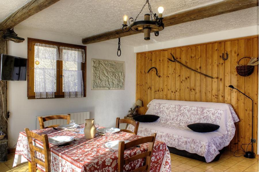Gîte L'Oustal n°2-Séjour/Canapé convertible-Auron-Gîtes de France Alpes-Maritimes 