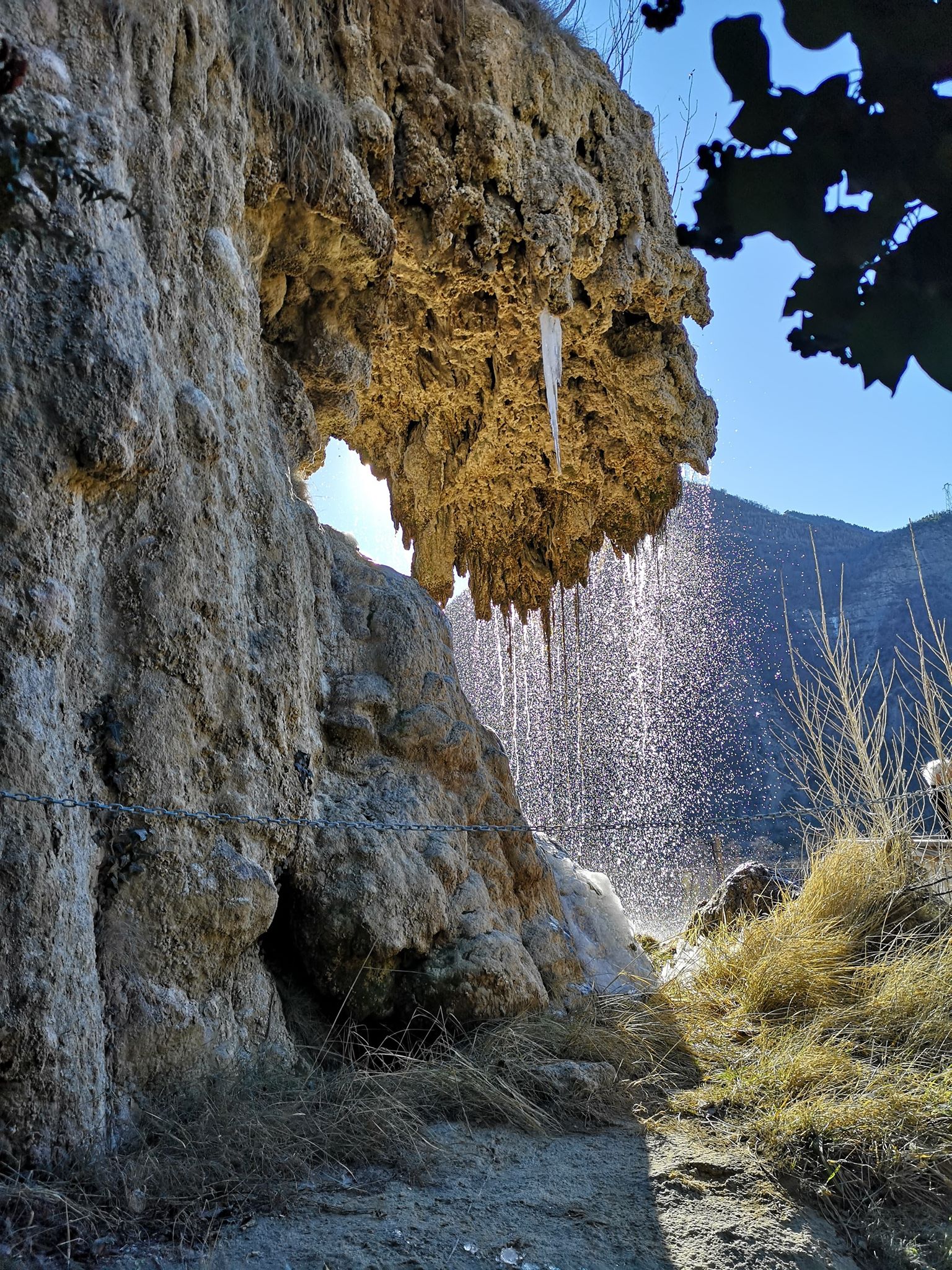 The petrifying waterfalls of Remollon