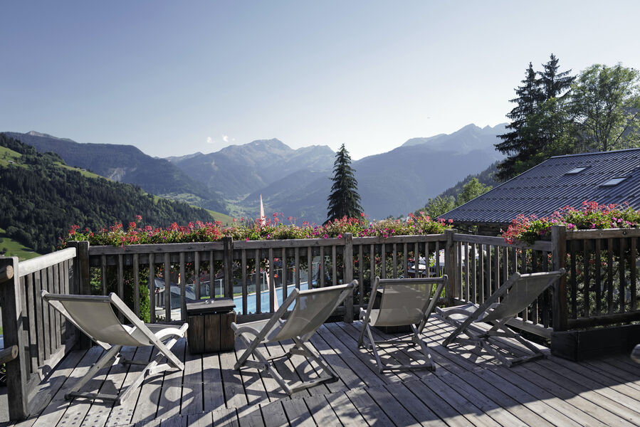 Terrasse plein sud avec vue sur le Mont Blanc et le Beaufortain