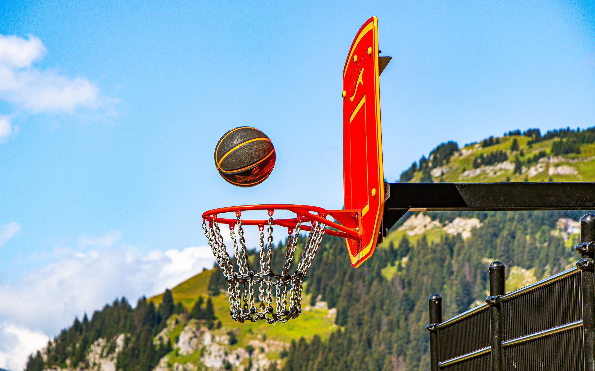 Basketball hoop