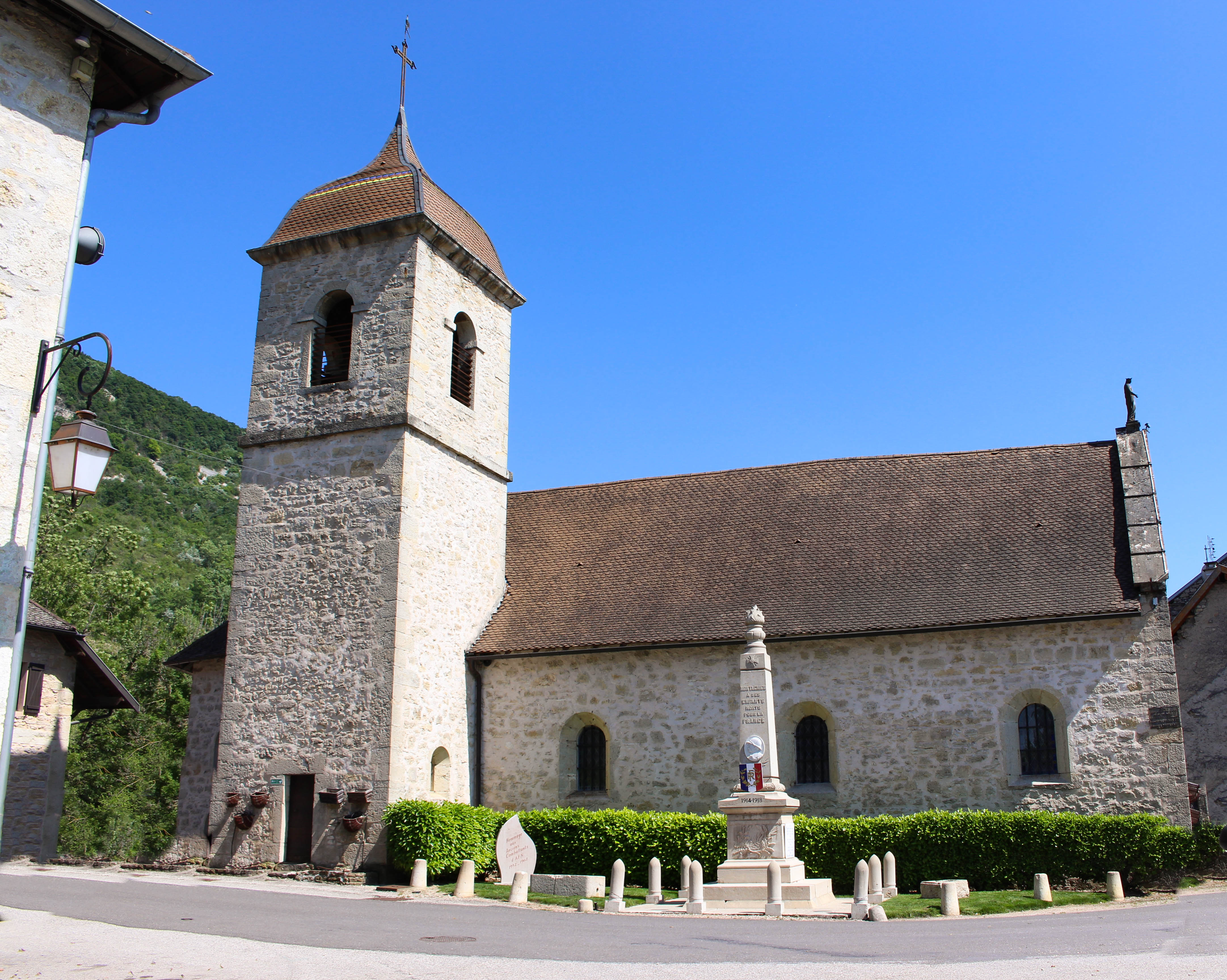 Montagnieu village eglise - Marilou Perino