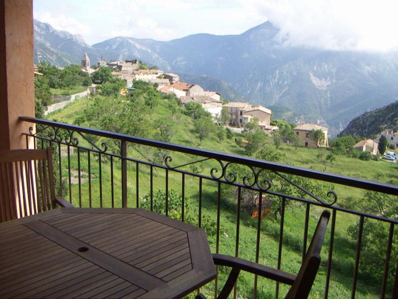 Gîte Ginesté d'Utelle-Vue depuis la terrasse-Utelle-Gîtes de France des Alpes-Maritimes