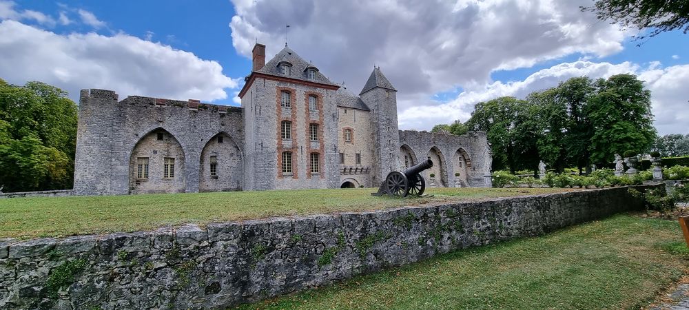 Bouville - Farcheville Castle
