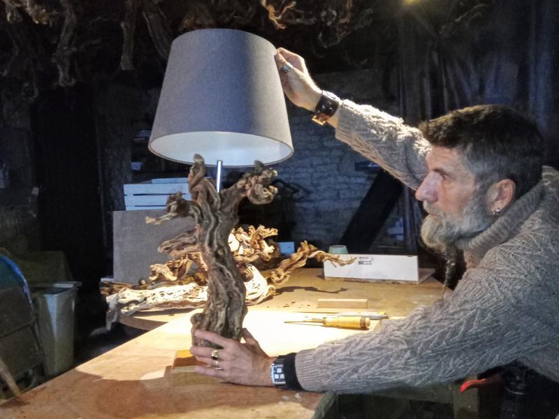 Travail sur une lampe