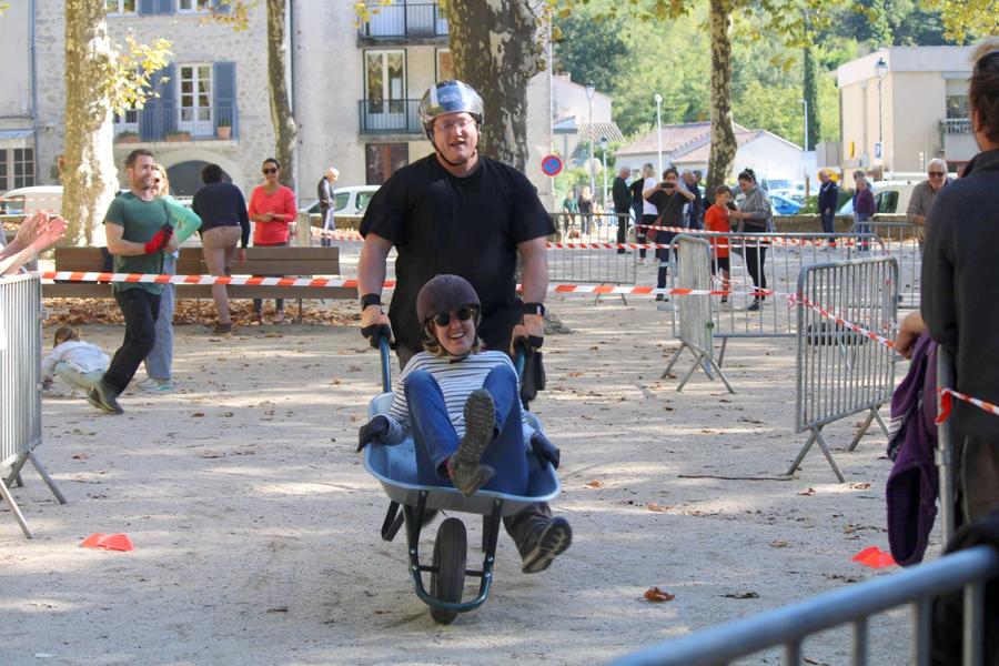 Jaujac - course de brouettes