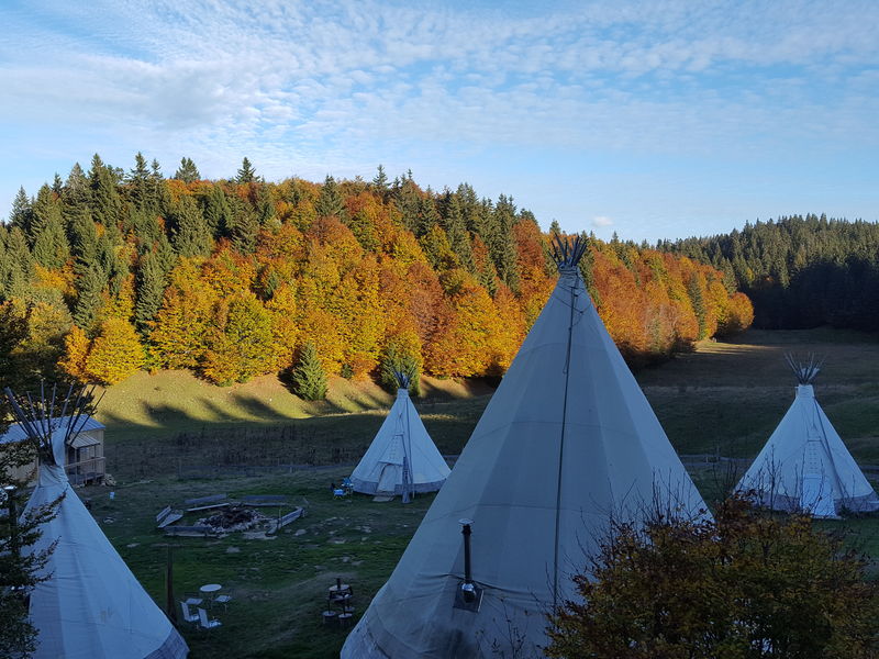 Village Tipi à l'automne