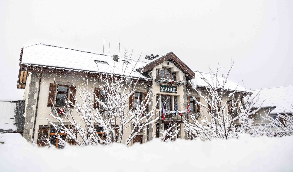 Mairie sous la neige