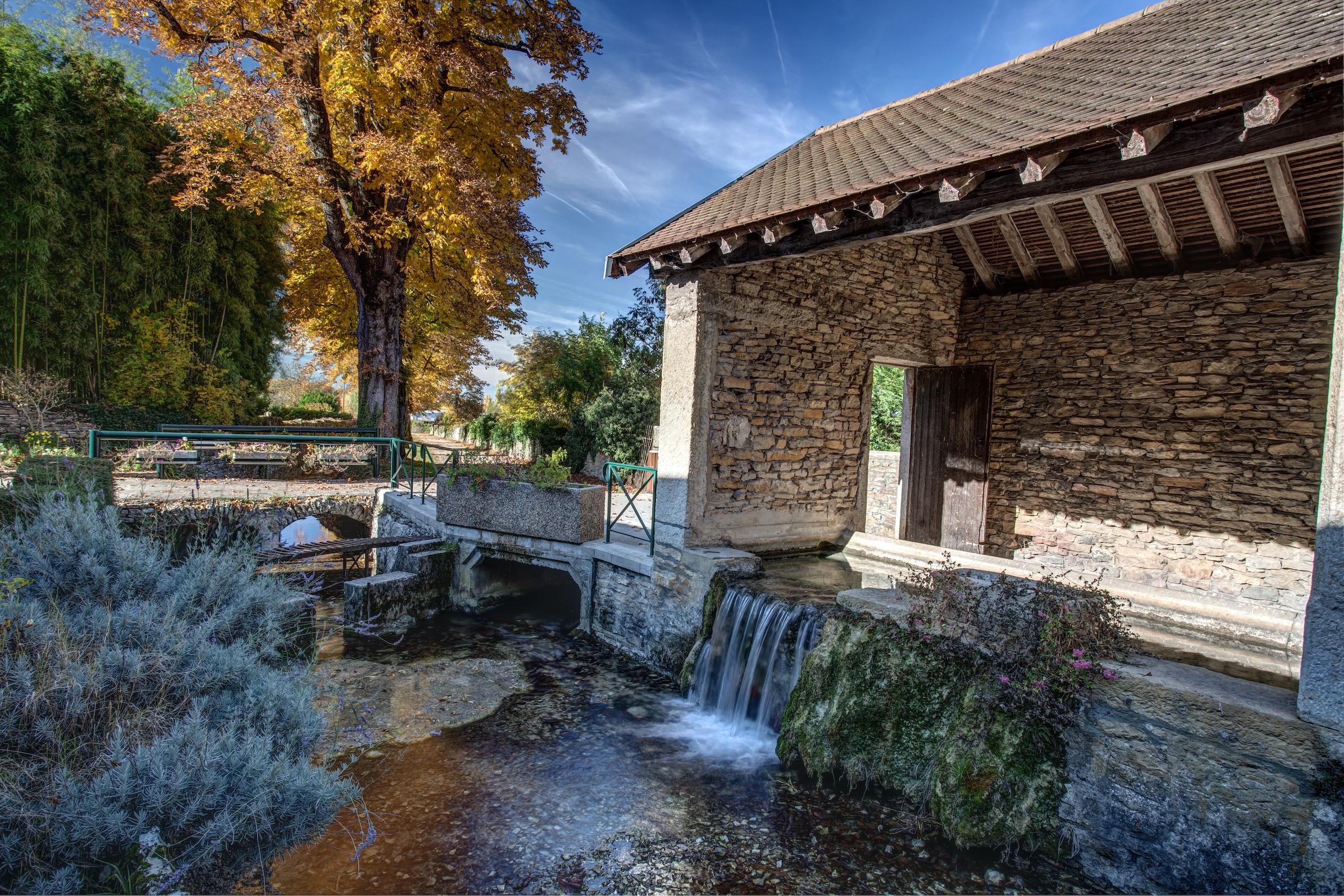 Lavoir et cours d'eau - La-Balme-les-Grottes - Balcons du Dauphiné - Nord-Isère - à moins d'une heure de Lyon