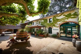 P. Ferraud & Fils - La cour