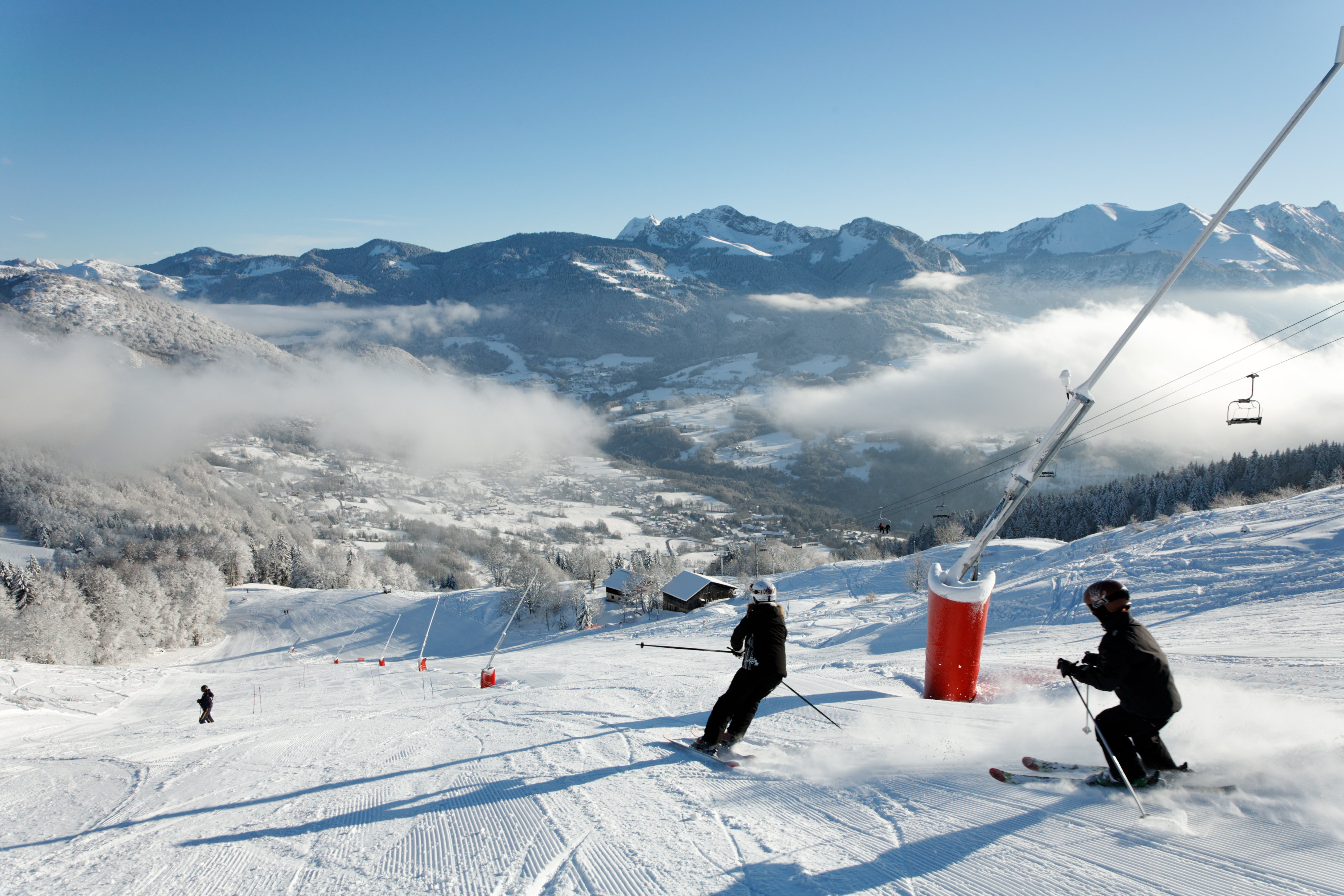 Winter skiing at Massif des Brasses