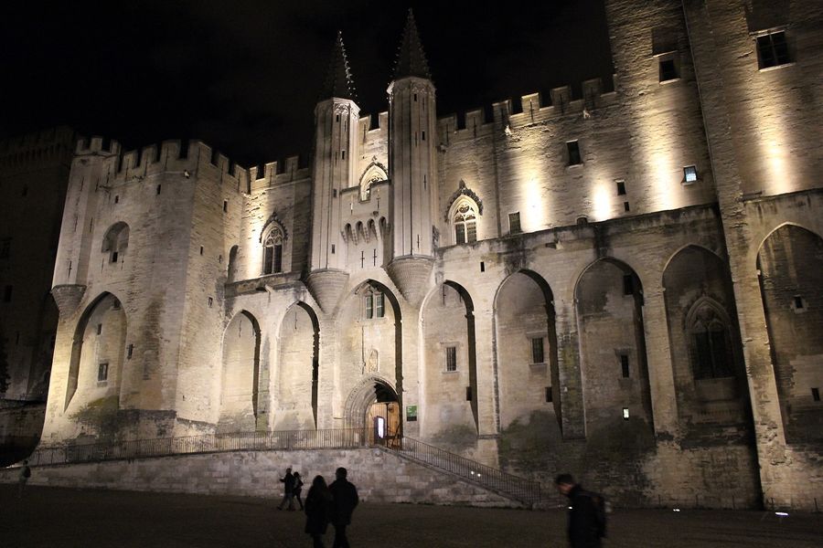 Palais des Papes nuit