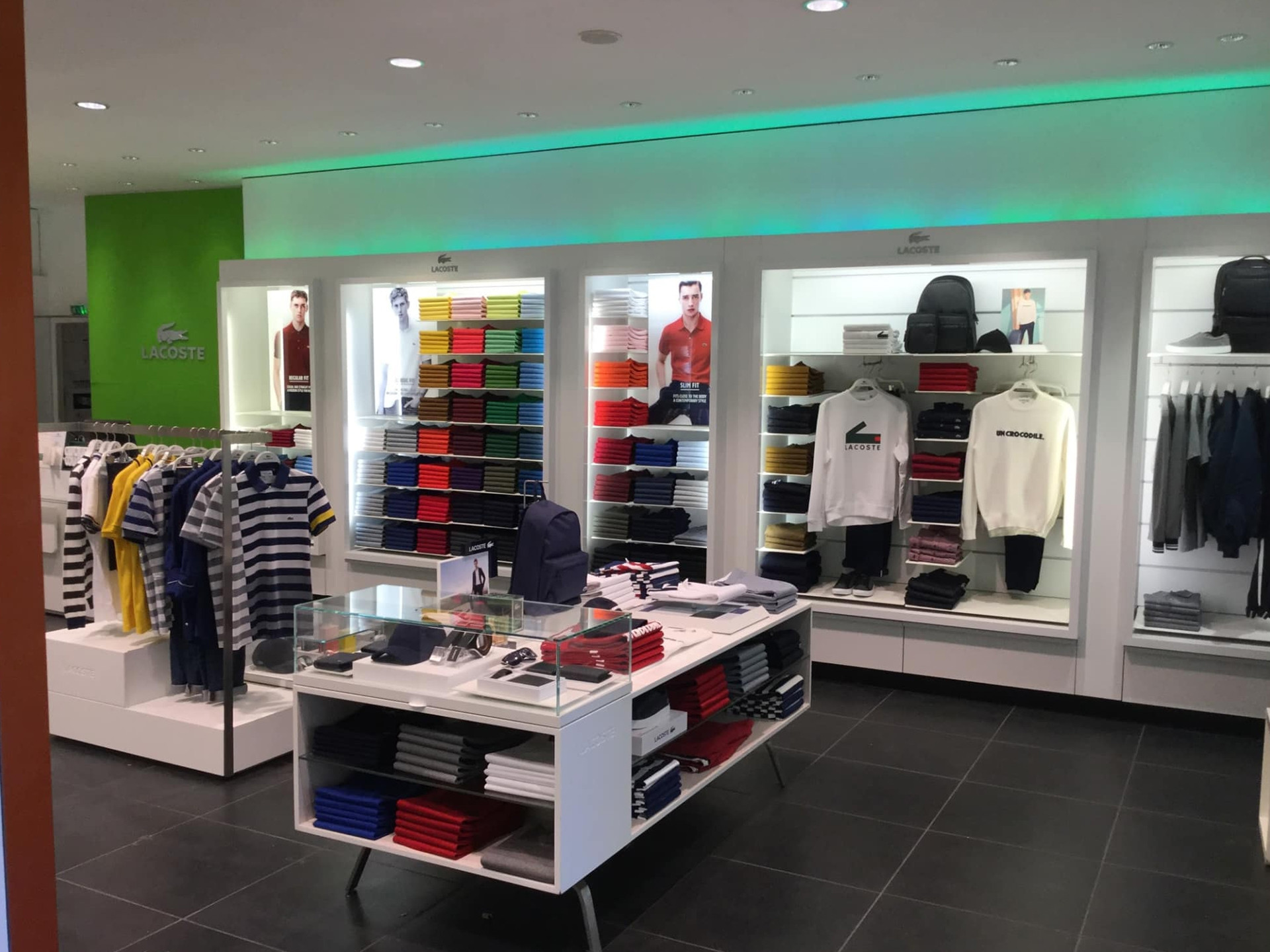 Lacoste — photo 3