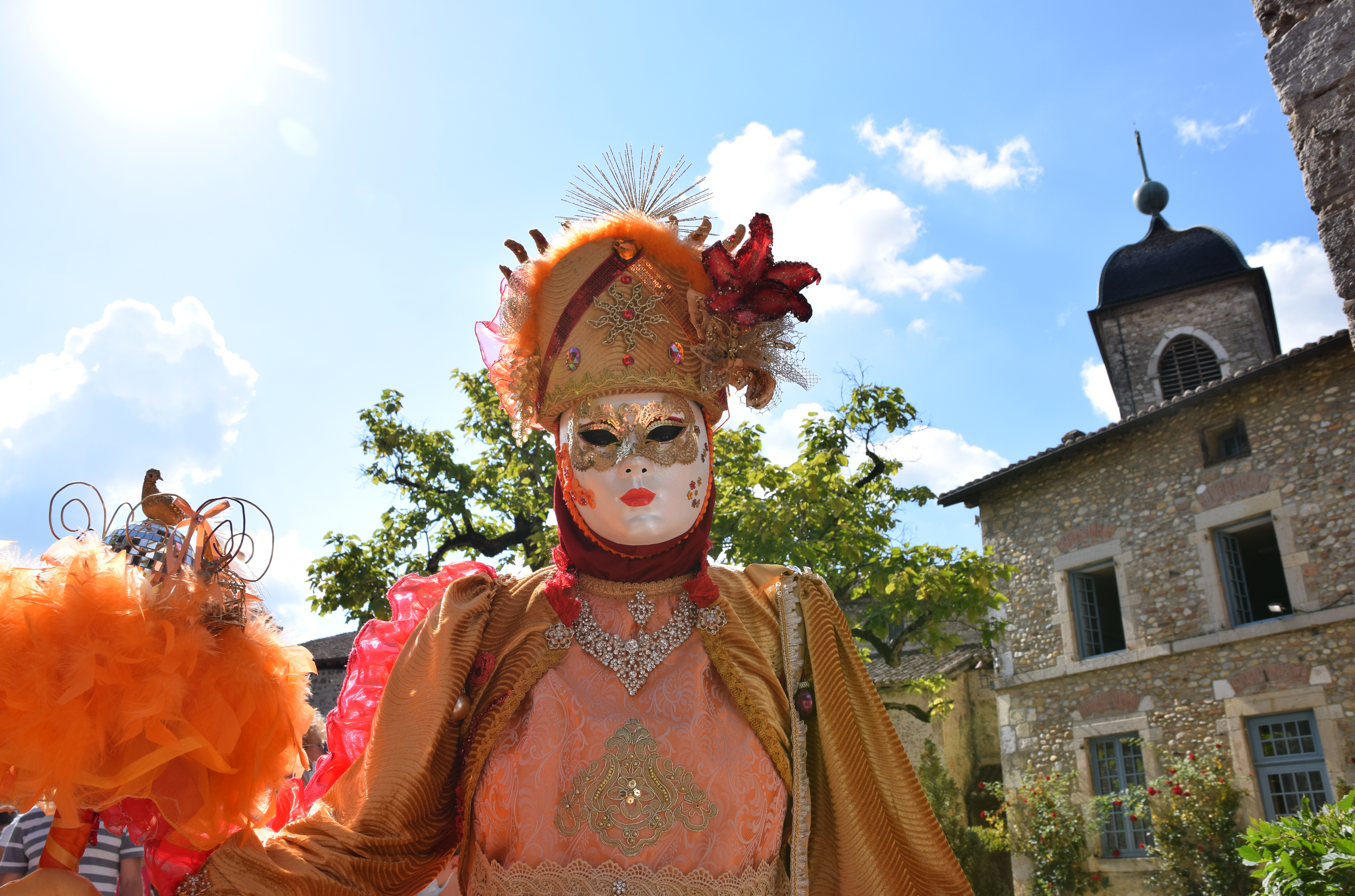 costumé vénitien durant la parade à Pérouges