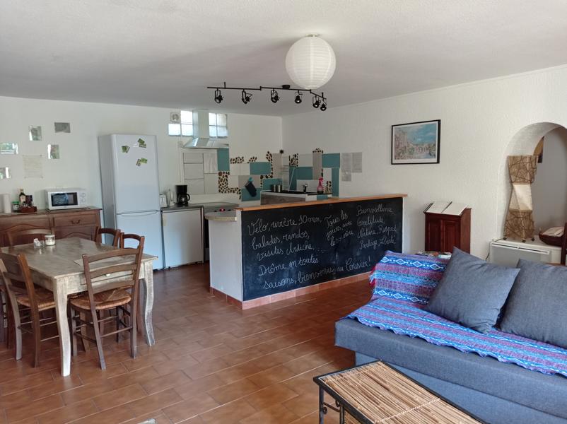 Séjour avec cuisine
