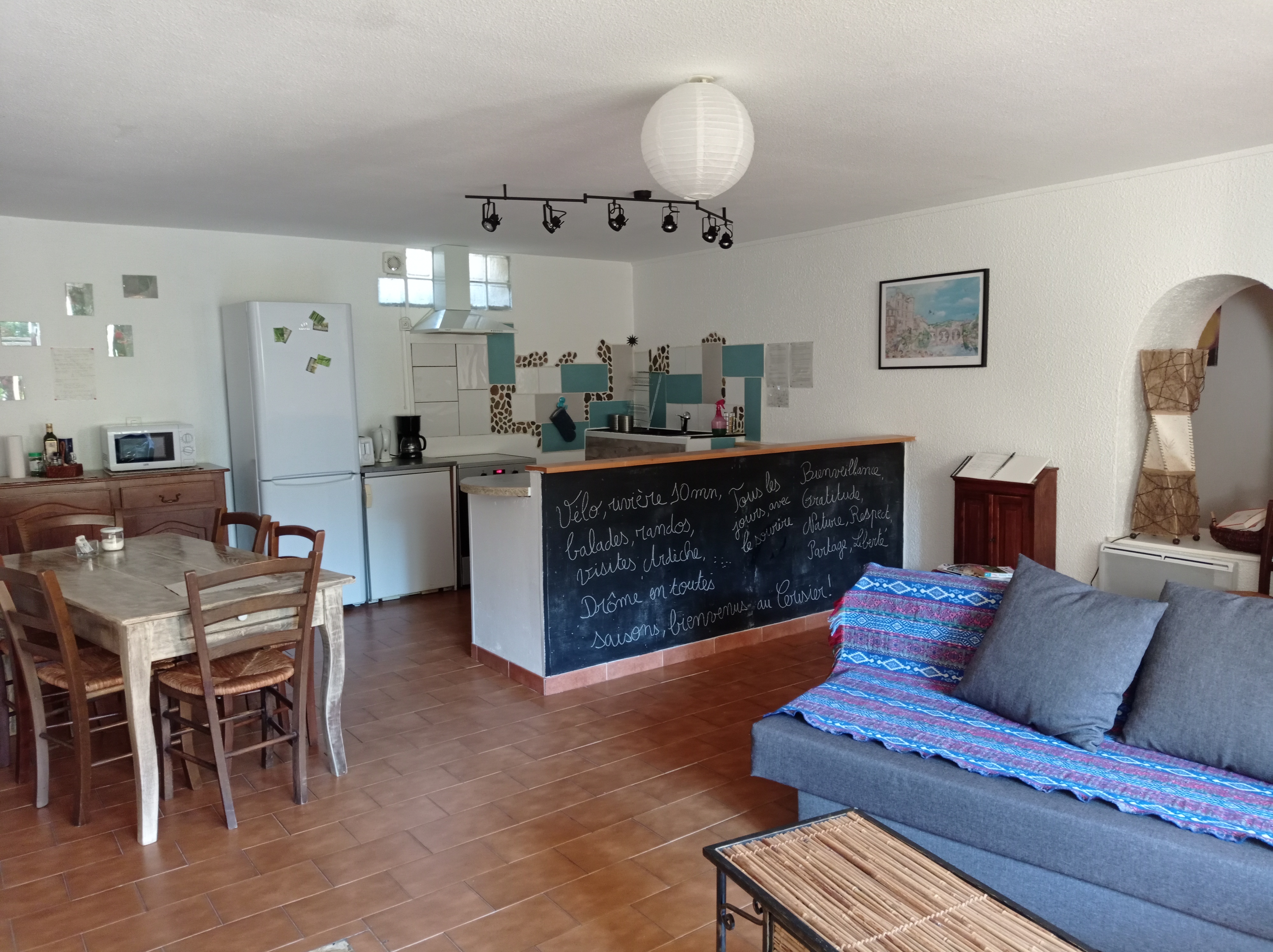 Séjour avec cuisine