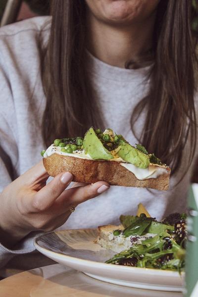 TOSTADA AVOCADO ET BRUNCH