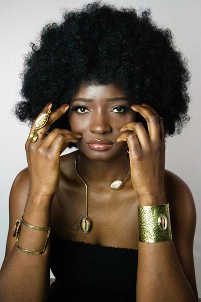 Bijoux et accessoires d'inspiration afro-contemporaine 
