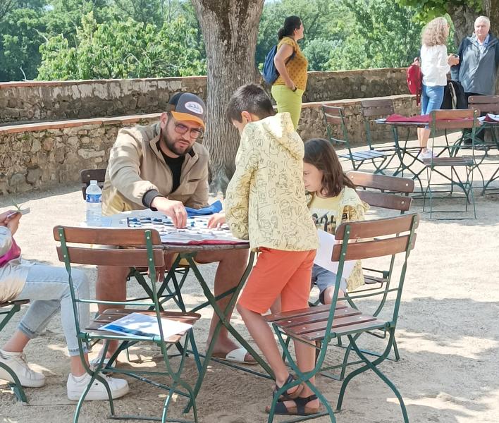 Visite en famille - Une histoire de jeux_Pommiers-en-Forez