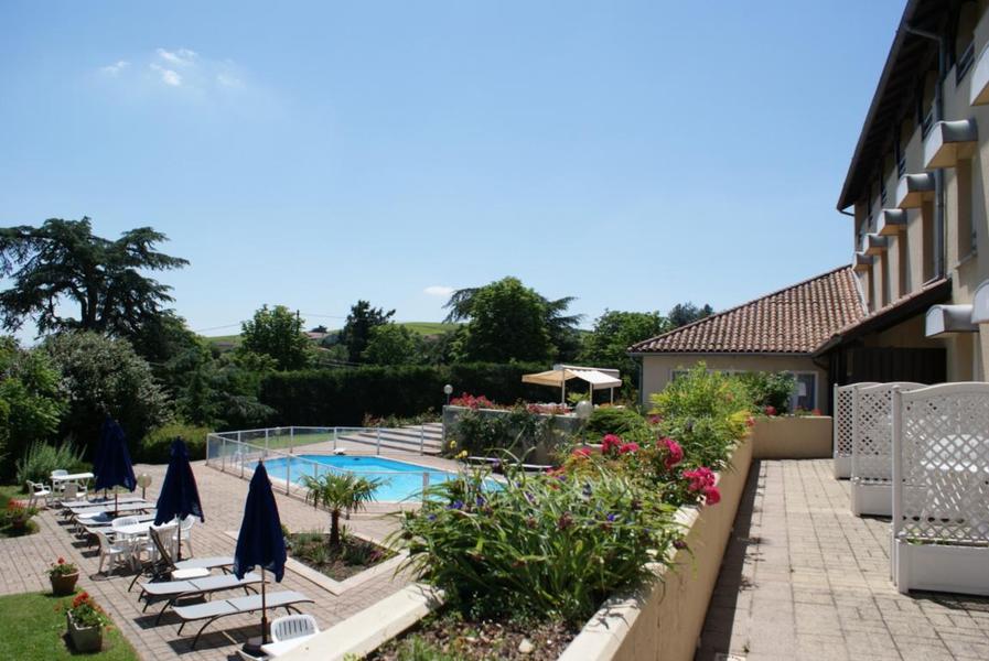 Extérieur hôtel Noemys MORGON - Piscine