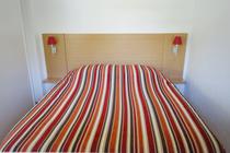 Chambre à coucher avec lit double