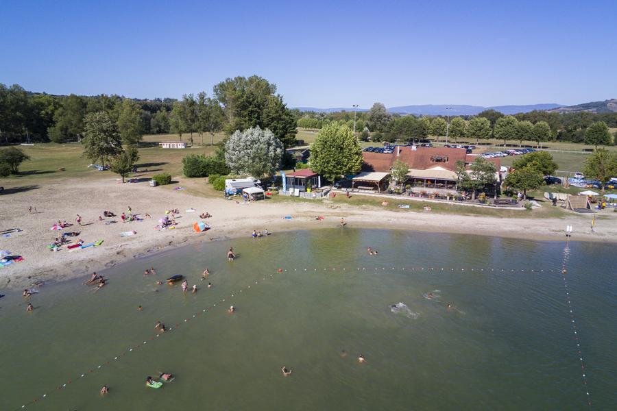 Au près du lac - Lac de Vénérieu - Balcons du Dauphiné - Nord-Isère - à moins d'une heure de Lyon
