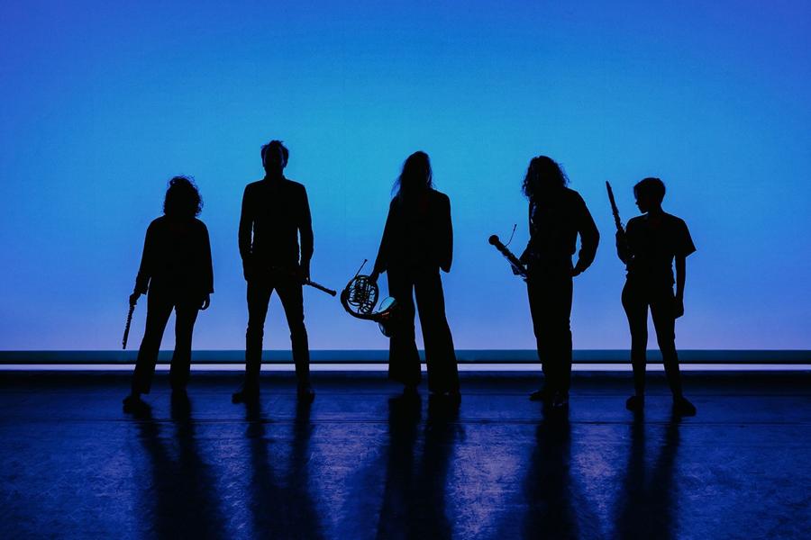 Pierre, le loup et la petite fille qui voulait des histoires